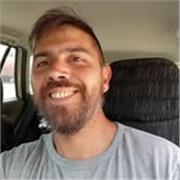 Profesor de Historia imparte clases a alumnos de todas las edades